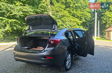 Седан Mazda 3 2013 в Чернівцях