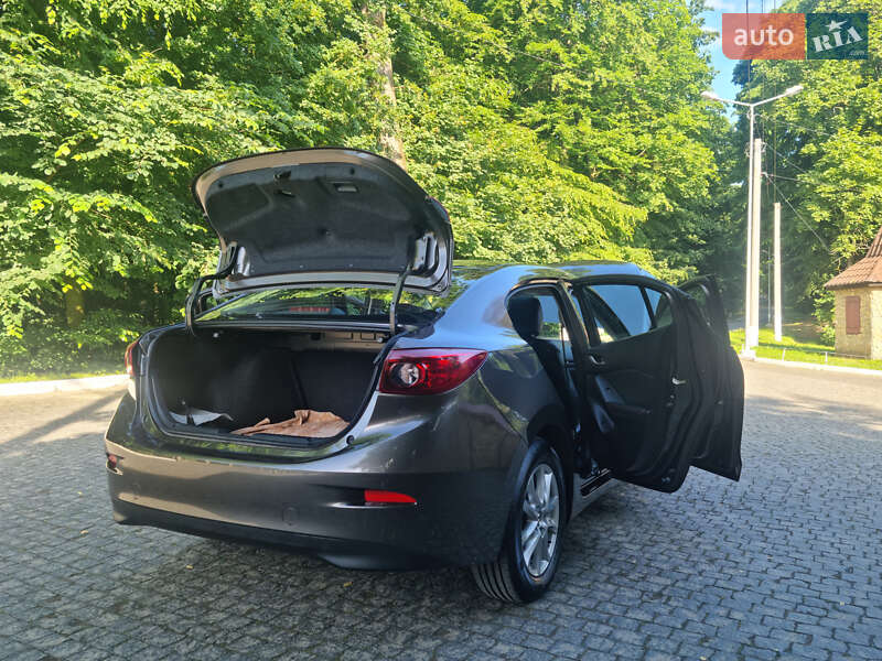 Седан Mazda 3 2013 в Чернівцях