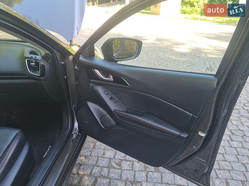 Седан Mazda 3 2013 в Чернівцях