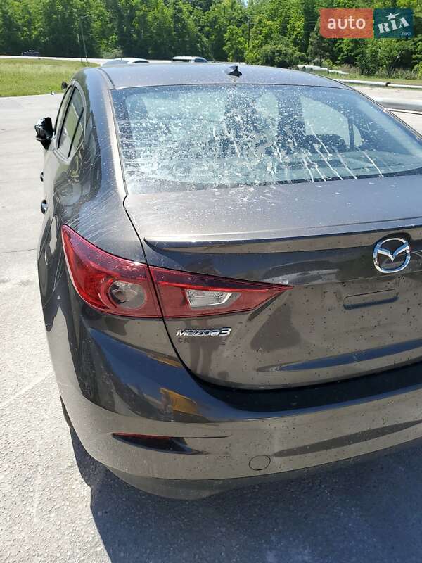 Седан Mazda 3 2013 в Чернівцях