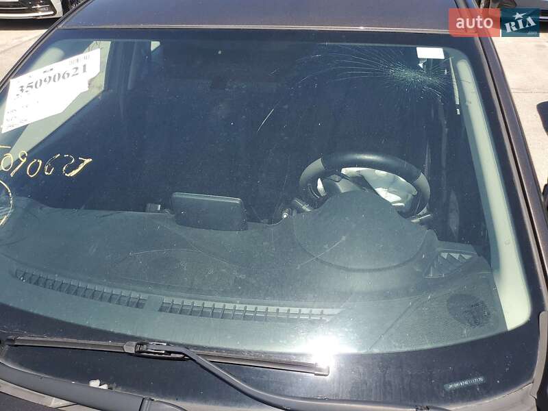 Седан Mazda 3 2013 в Чернівцях