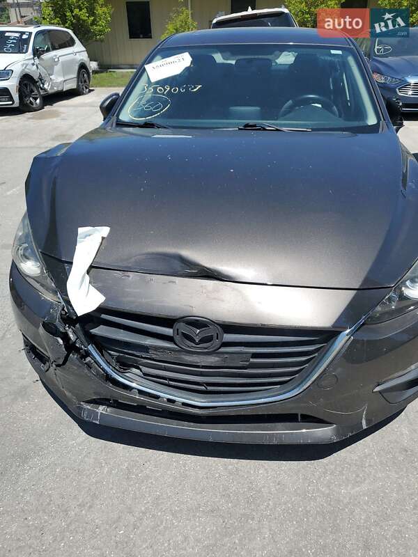 Седан Mazda 3 2013 в Чернівцях