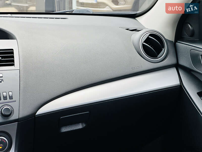 Хэтчбек Mazda 3 2011 в Харькове