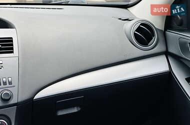 Хэтчбек Mazda 3 2011 в 