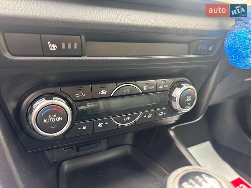 Седан Mazda 3 2018 в Запорожье