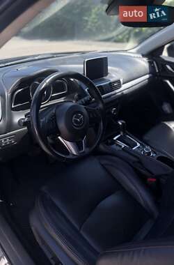 Хэтчбек Mazda 3 2015 в 