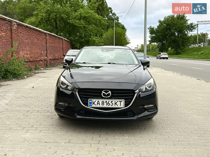 Седан Mazda 3 2018 в Киеве