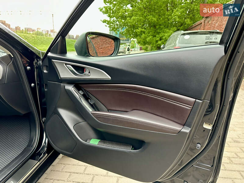 Седан Mazda 3 2018 в Киеве