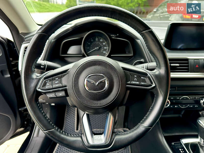 Седан Mazda 3 2018 в Киеве