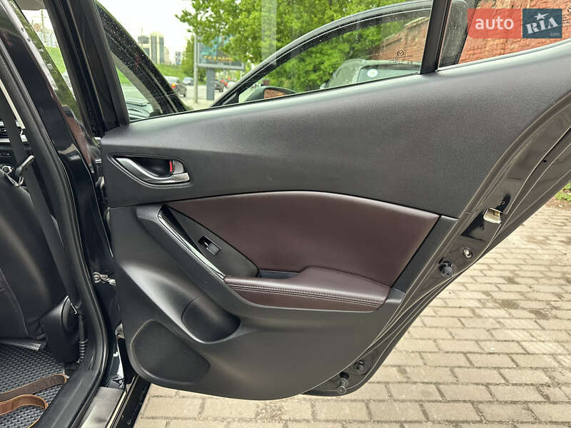 Седан Mazda 3 2018 в Киеве
