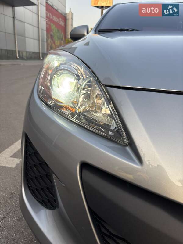 Седан Mazda 3 2013 в Днепре