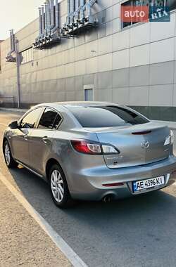 Седан Mazda 3 2013 в Дніпрі
