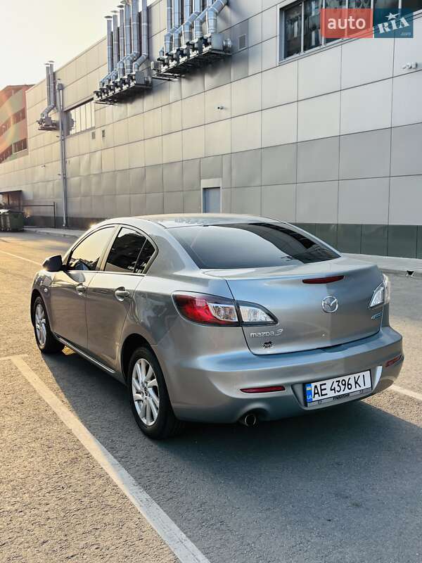 Седан Mazda 3 2013 в Днепре