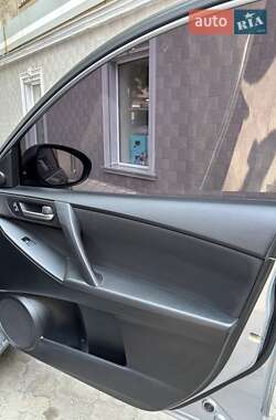 Седан Mazda 3 2013 в 