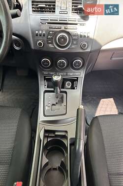 Седан Mazda 3 2013 в 