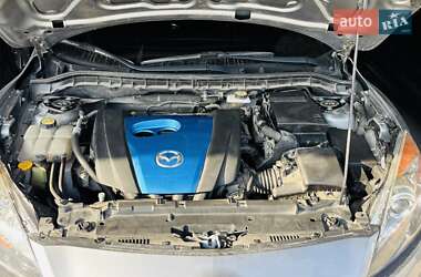 Седан Mazda 3 2013 в Дніпрі