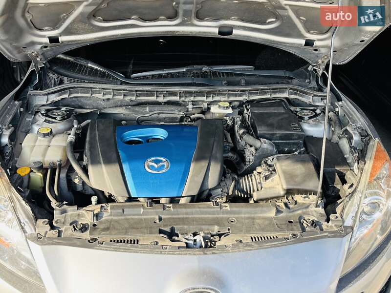 Седан Mazda 3 2013 в Днепре