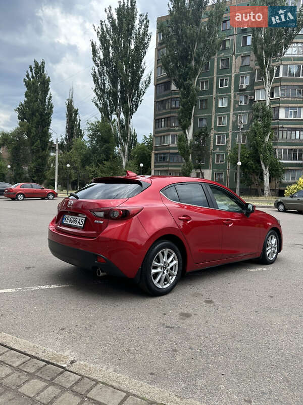 Хэтчбек Mazda 3 2016 в Кривом Роге