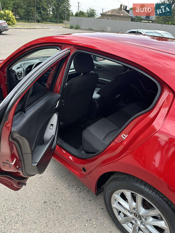Хэтчбек Mazda 3 2016 в Кривом Роге