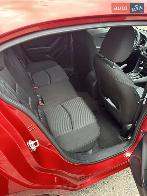 Хэтчбек Mazda 3 2016 в Кривом Роге