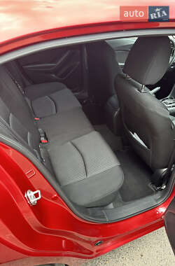 Хэтчбек Mazda 3 2016 в 