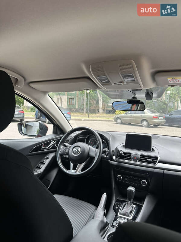 Хэтчбек Mazda 3 2016 в Кривом Роге