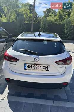 Хэтчбек Mazda 3 2015 в Ужгороде