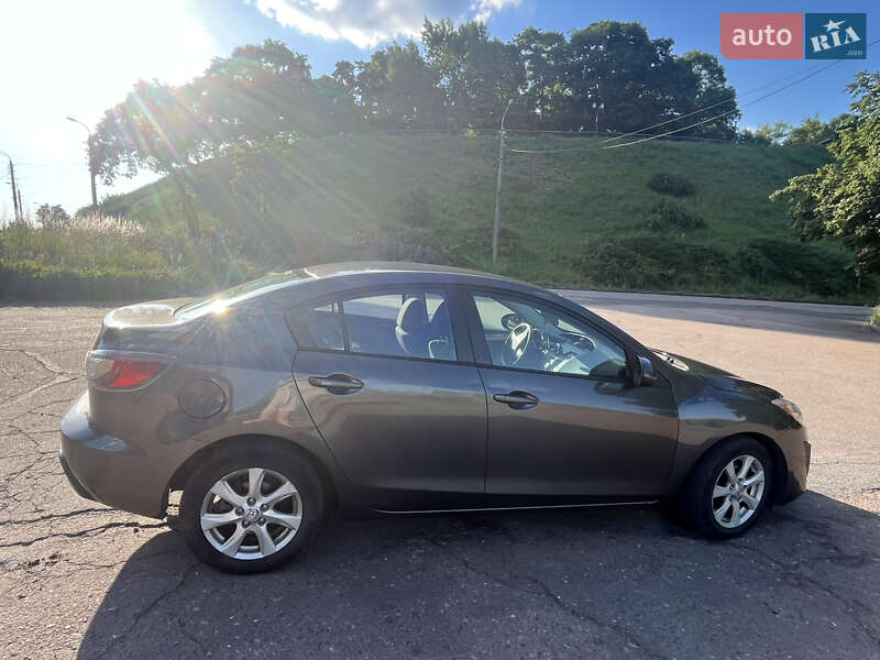 Седан Mazda 3 2009 в Чернигове