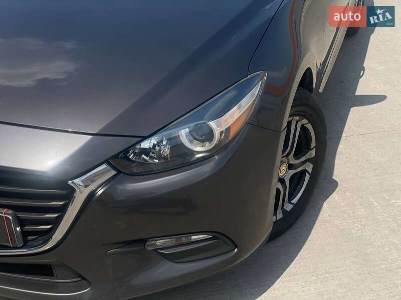 Седан Mazda 3 2017 в Киеве