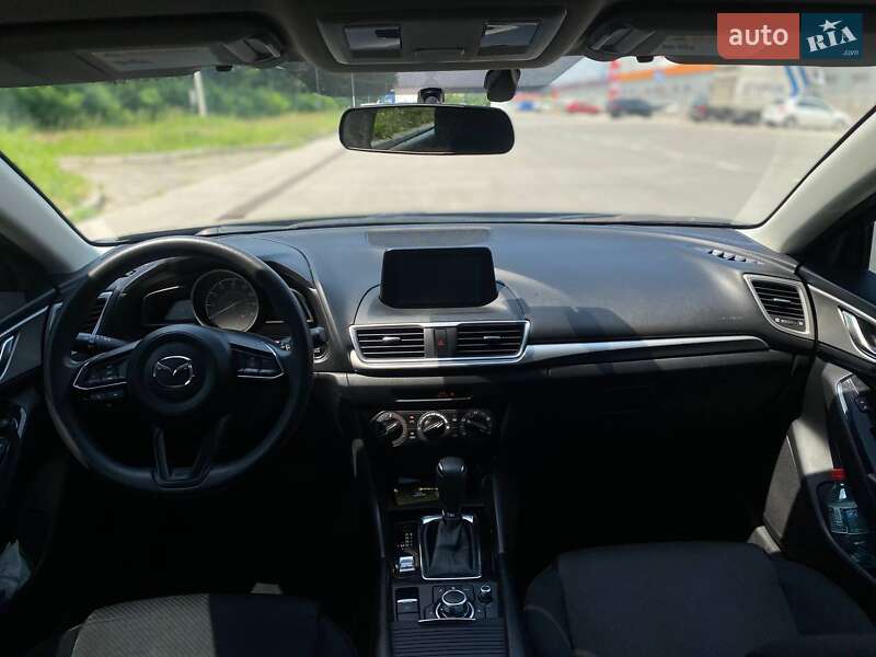 Седан Mazda 3 2017 в Киеве