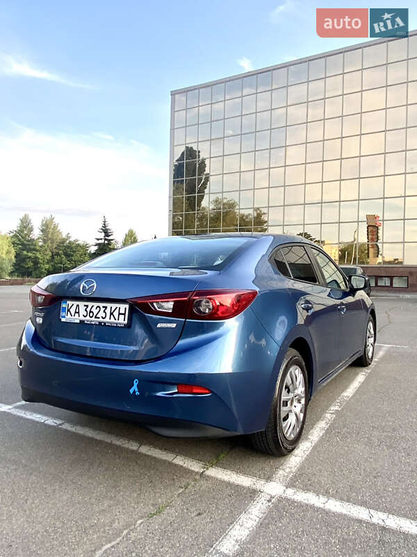 Седан Mazda 3 2017 в Киеве