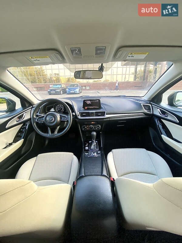 Седан Mazda 3 2017 в Киеве