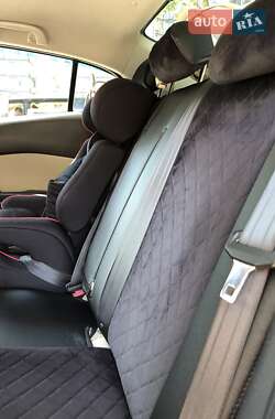 Седан Mazda 3 2014 в Днепре