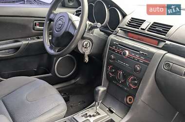 Седан Mazda 3 2004 в 