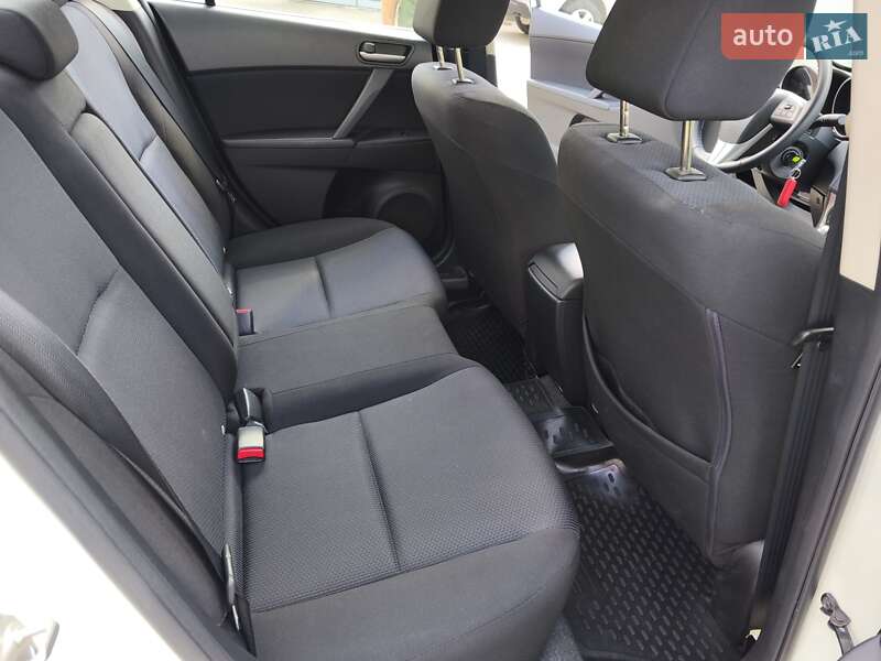 Седан Mazda 3 2010 в Дніпрі