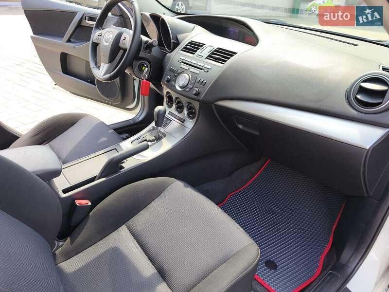 Седан Mazda 3 2010 в Дніпрі