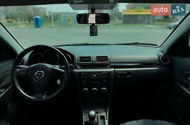Седан Mazda 3 2004 в 