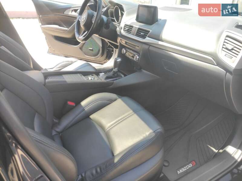 Седан Mazda 3 2017 в Запорожье