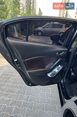 Седан Mazda 3 2017 в 