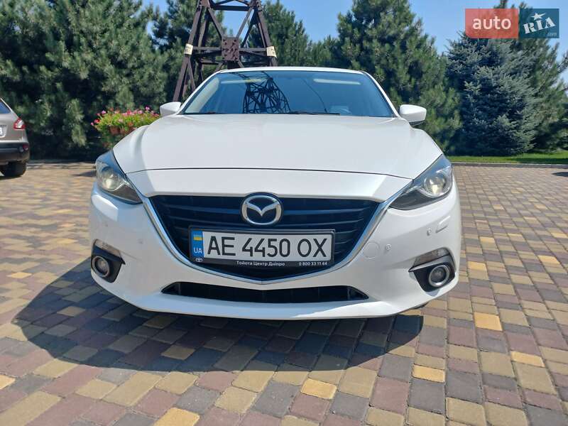 Седан Mazda 3 2016 в Днепре