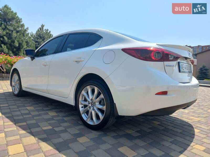 Седан Mazda 3 2016 в Днепре