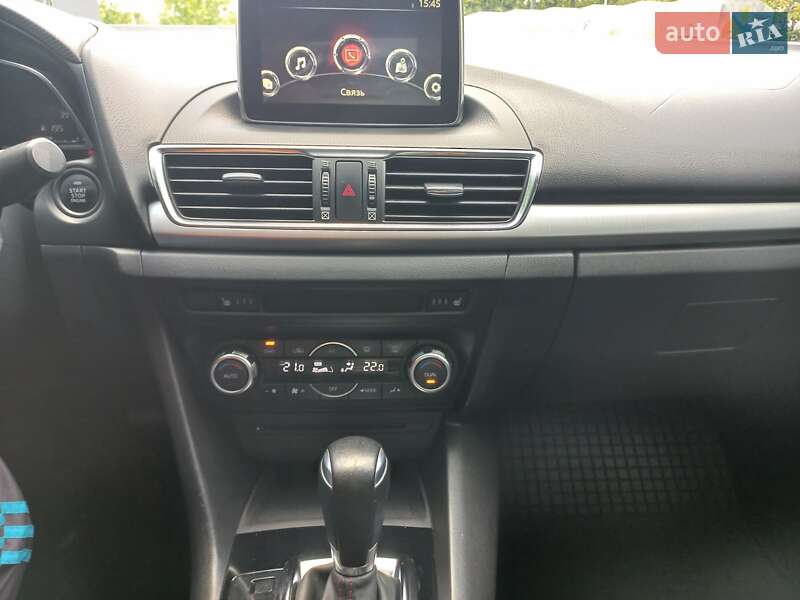 Седан Mazda 3 2016 в Днепре