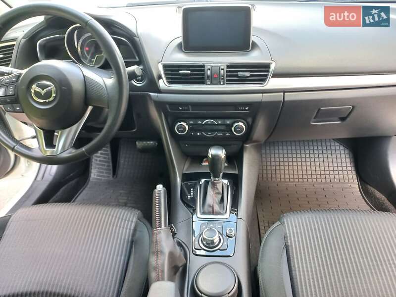 Седан Mazda 3 2016 в Днепре