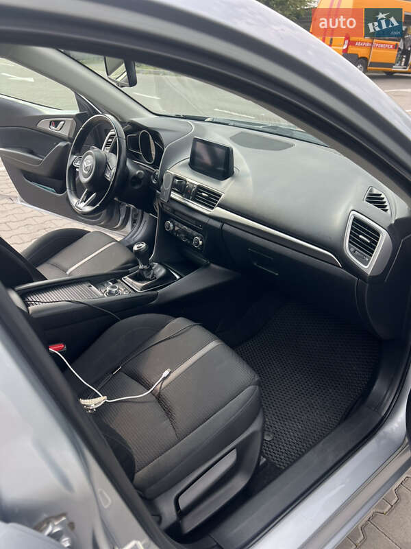Хэтчбек Mazda 3 2017 в Киеве
