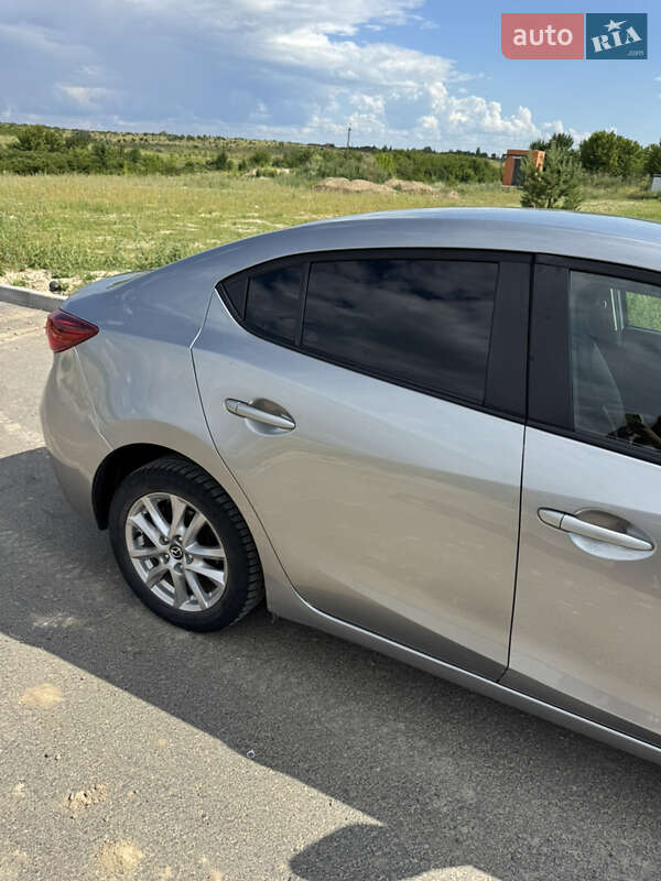 Седан Mazda 3 2013 в Ровно