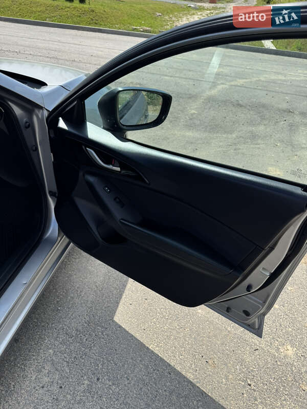 Седан Mazda 3 2013 в Ровно