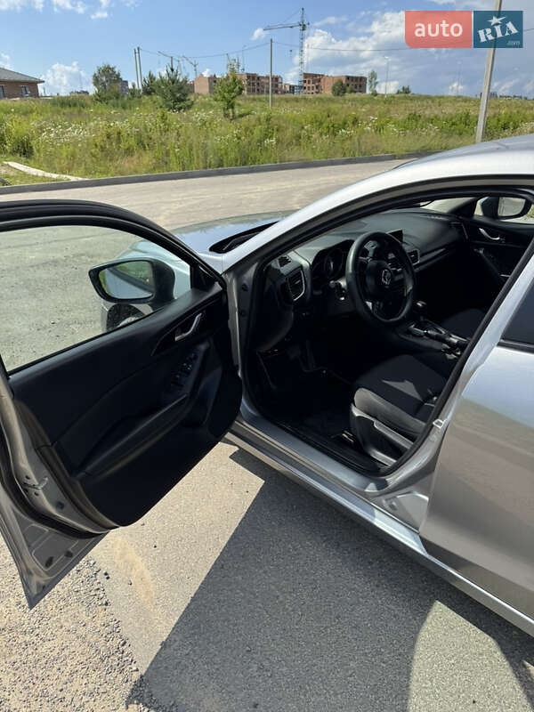 Седан Mazda 3 2013 в Ровно