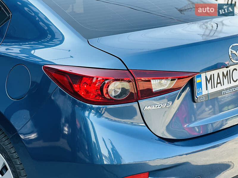 Седан Mazda 3 2016 в Харкові