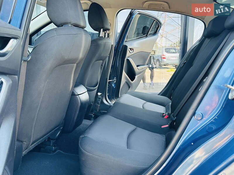 Седан Mazda 3 2016 в Харкові