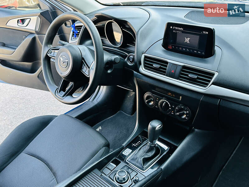Седан Mazda 3 2016 в Харкові